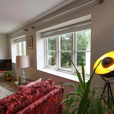 Spacious 1-Bed Apartment With Super King Or Twin In Central Charlbury, Cotswolds Exterior photo