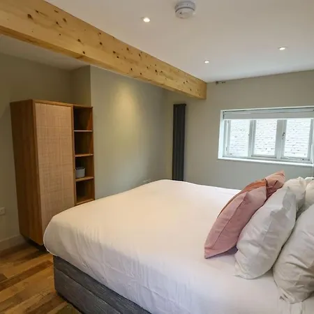 Spacious 1-Bed Apartment With Super King Or Twin In Central Charlbury, Cotswolds Exterior photo