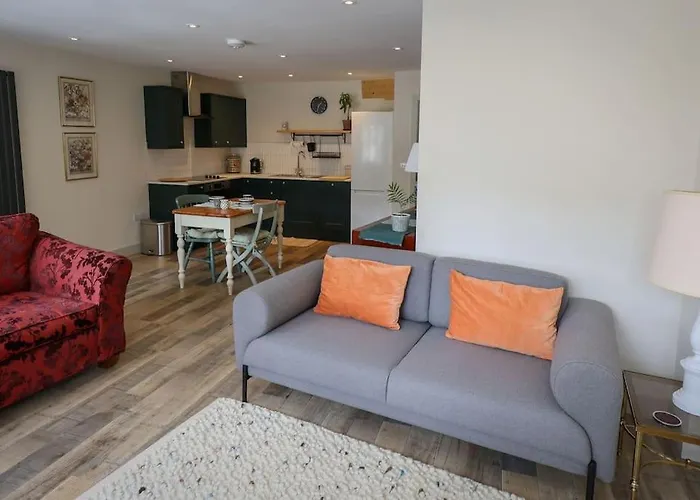 Spacious 1-Bed Apartment With Super King Or Twin In Central Charlbury, Cotswolds