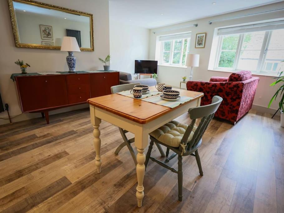 Spacious 1-bed With Super King Or Twin In Charlbury, Cotswolds Apartment Charlbury