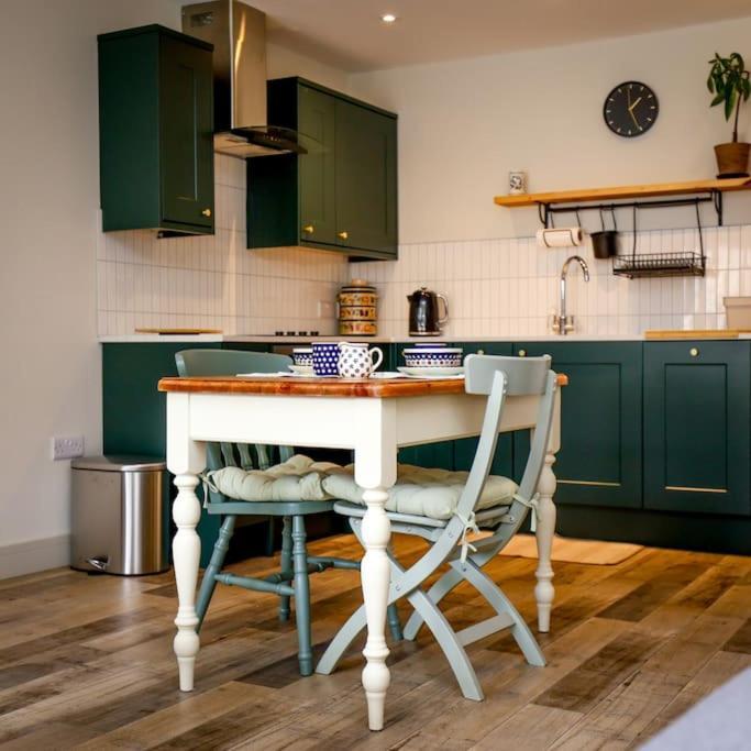 Spacious 1-bed With Super King Or Twin In Charlbury, Cotswolds Apartment *